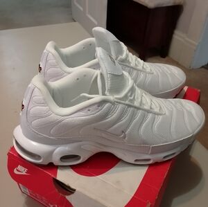 BNIB NIKE AIRMAX PLUS TN